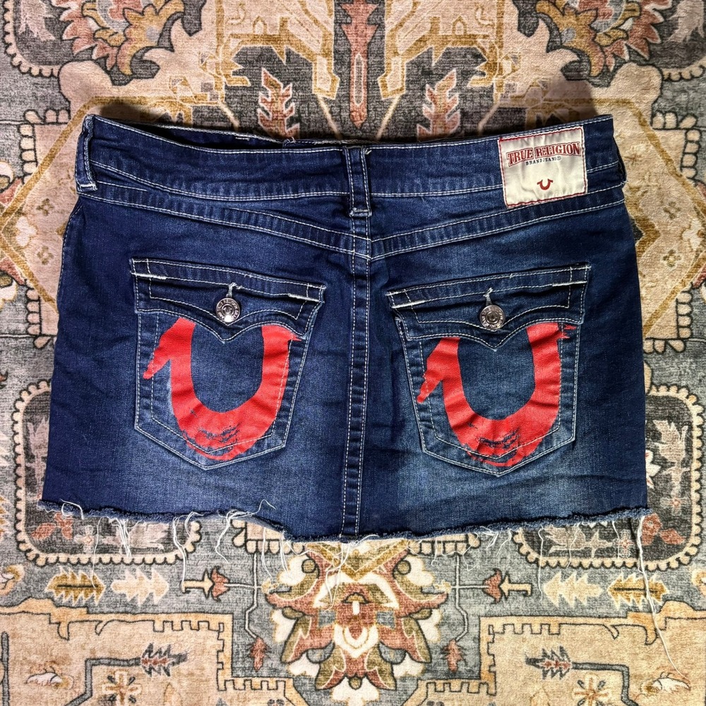 True Religion Denim Mini Skirt Dark Wash Red Horseshoe Logo Raw Hem Y2K Size 31